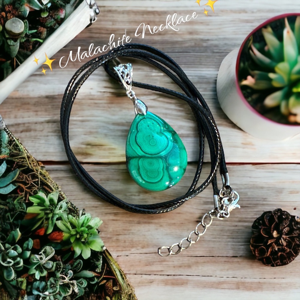 ✨Cute Malachite Necklace✨